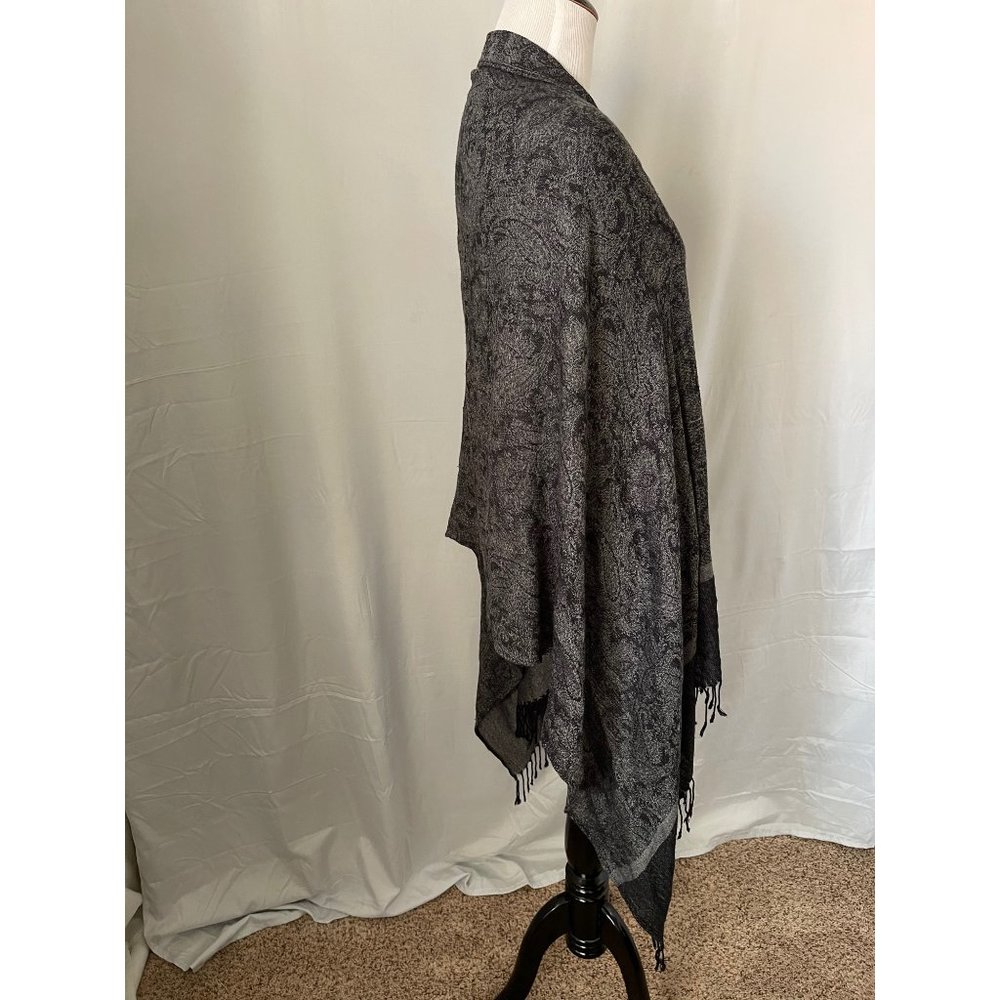 Jacelyn Smith Black/Gray Paisley Pattern Scarf/Wrap/Shawl - Picture 5 of 9